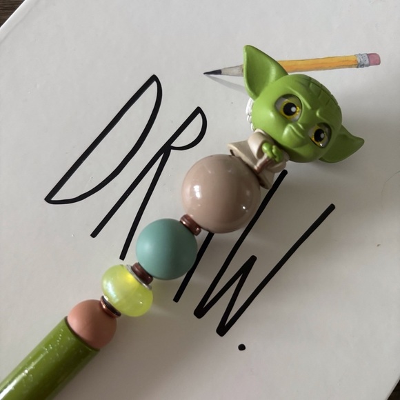Disney Doorables: Star Wars: Yoda handmade beaded pen - Picture 1 of 3